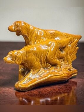 Golden Retrievers Pointing Figurine